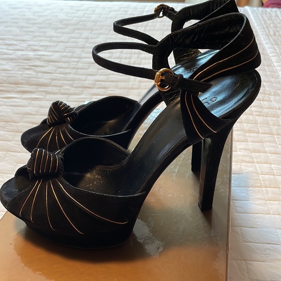 Gucci Authentic shoes, size 8 - Picture 6 of 7